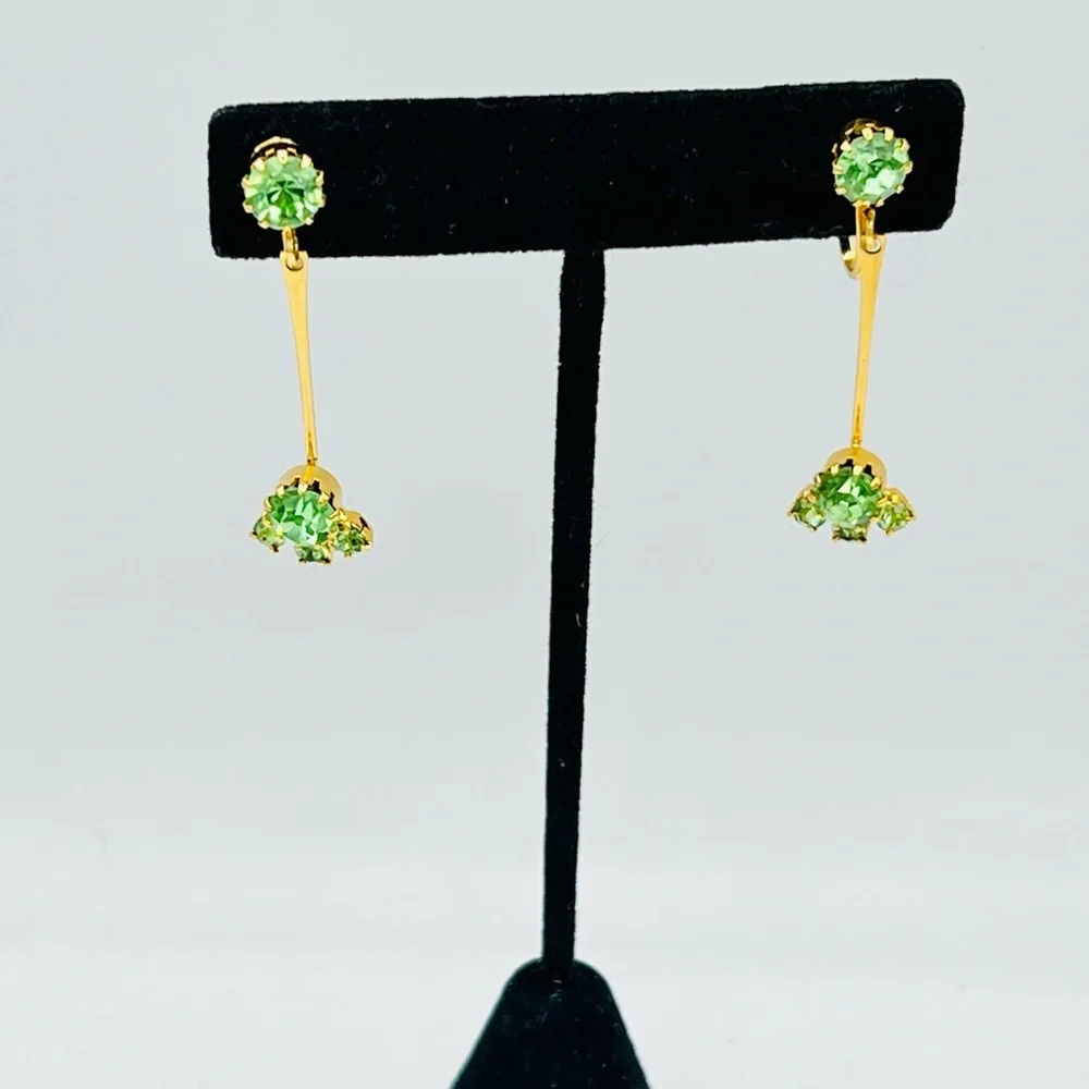Vintage peridot green rhinestone clip on dangles gold simple style